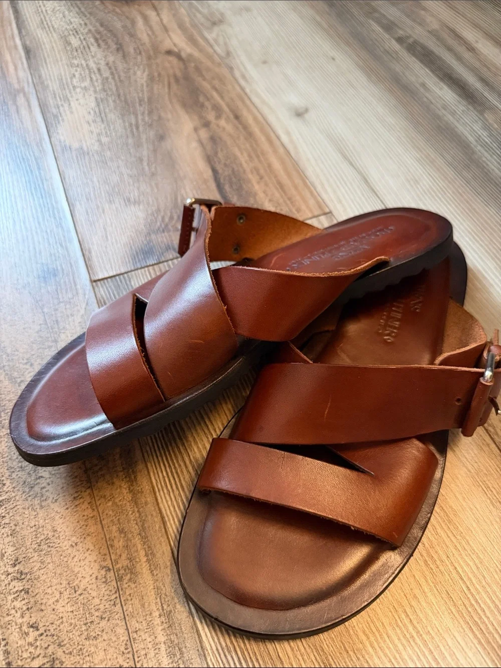 Men’s Donald J. Pliner Leather Slip-On Sandals, Size 9.